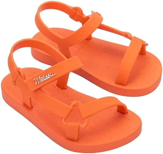 Sandália infantil Mini Melissa Sun Downtown Baby na cor laranja, com acabamento fosco e design unissex. Produzida em Melflex, é leve, confortável e possui fechamento em velcro, oferecendo segurança para os primeiros passos. Ideal para dias quentes e looks combinando