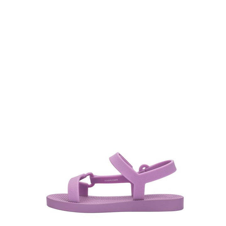 Sandália infantil Mini Melissa Sun Downtown Baby na cor lilás, modelo unissex com acabamento fosco. Produzida em Melflex, é leve, confortável e conta com fechamento em velcro, garantindo segurança e praticidade. Perfeita para dias quentes e para looks combinando