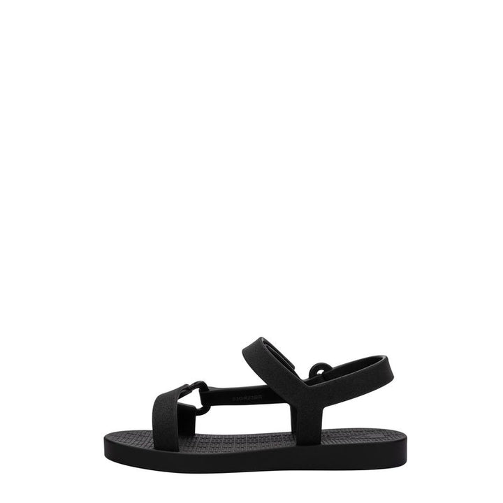 Sandália infantil Mini Melissa Sun Downtown Baby na cor preta, modelo unissex com acabamento fosco. Feita em Melflex, é leve, confortável e possui fechamento em velcro para segurança dos pequenos. Ideal para dias quentes, passeios e looks combinando 
