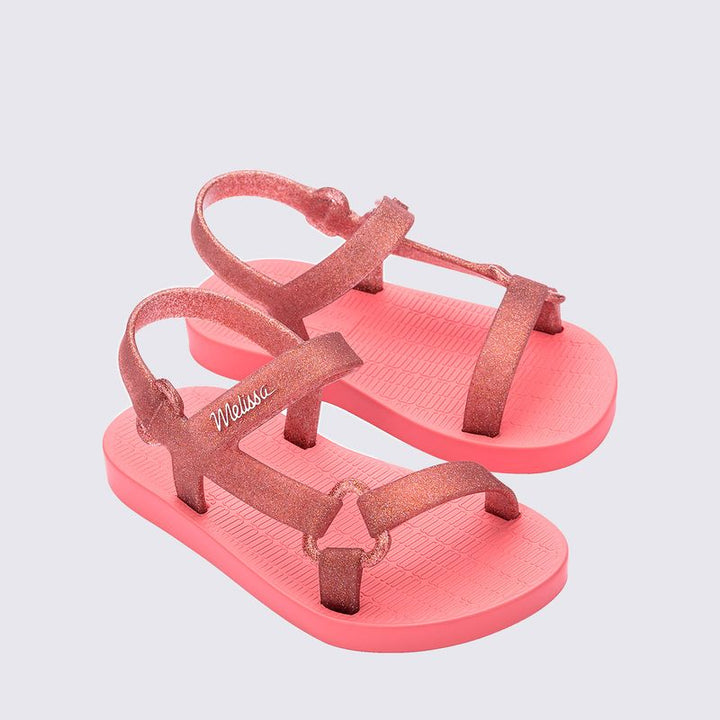 Sandália infantil Mini Melissa Sun Downtown Baby na cor rosa médio com acabamento em glitter. Modelo tipo papete, com fechamento em velcro, feita em Melflex. Leve, confortável e segura, ideal para os primeiros passos com muito brilho e estilo."

Palavra-chave principal: Mini Melissa Sun Downtown Baby
Palavras-chave relacionadas: rosa médio glitter, sandália baby, papete infantil, Melflex, fechamento em velcro, calçado infantil confortável, brilho infantil.