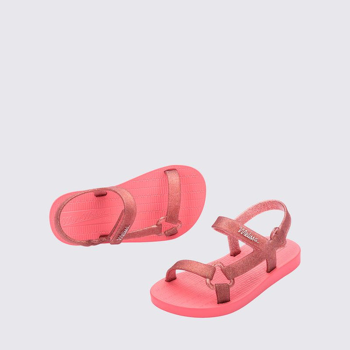 Sandália infantil Mini Melissa Sun Downtown Baby na cor rosa médio com acabamento em glitter. Modelo tipo papete, com fechamento em velcro, feita em Melflex. Leve, confortável e segura, ideal para os primeiros passos com muito brilho e estilo."

Palavra-chave principal: Mini Melissa Sun Downtown Baby
Palavras-chave relacionadas: rosa médio glitter, sandália baby, papete infantil, Melflex, fechamento em velcro, calçado infantil confortável, brilho infantil.