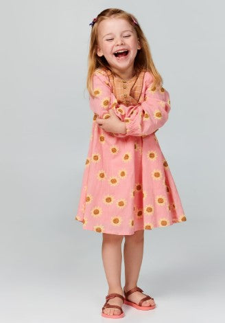 Sandália infantil Mini Melissa Sun Downtown Baby na cor rosa médio com acabamento em glitter. Modelo tipo papete, com fechamento em velcro, feita em Melflex. Leve, confortável e segura, ideal para os primeiros passos com muito brilho e estilo."

Palavra-chave principal: Mini Melissa Sun Downtown Baby
Palavras-chave relacionadas: rosa médio glitter, sandália baby, papete infantil, Melflex, fechamento em velcro, calçado infantil confortável, brilho infantil.
