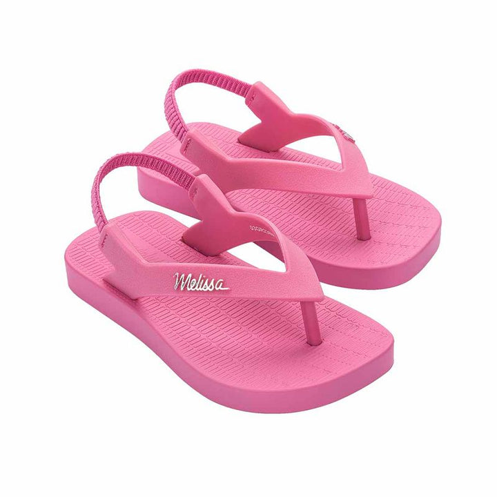 Sandália Mini Melissa Sun Long Beach Baby na cor rosa, com tiras finas, fecho em velcro e solado reto – calçado leve, confortável e prático para os primeiros passos.

Palavra-chave principal:
Mini Melissa Sun Long Beach Baby

Palavras-chave relacionadas:
Melissa 35762, sandália rosa bebê, Melissa baby rosa, sandália com velcro, calçado infantil confortável, Mini Melissa tiras finas, sandália leve infantil, Melissa primeiros passos, sandália prática bebê, Melissa verão criança