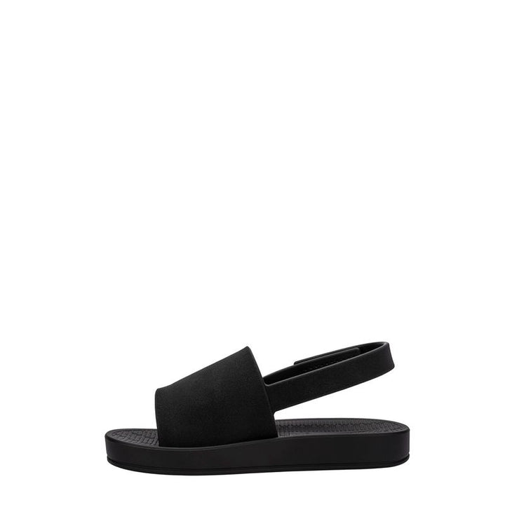 Sandália Mini Melissa Sun Sunset Baby na cor preta, com tira larga única, fechamento traseiro em velcro e solado reto – calçado leve, seguro e confortável para bebês.

Palavra-chave principal:
Mini Melissa Sun Sunset Baby

Palavras-chave relacionadas:
Melissa 35764, sandália preta bebê, slide infantil Melissa, sandália com velcro, calçado confortável baby, Melissa tira larga, sandália segura infantil, Mini Melissa preta, sandália prática bebê, Melissa primeiros passos
