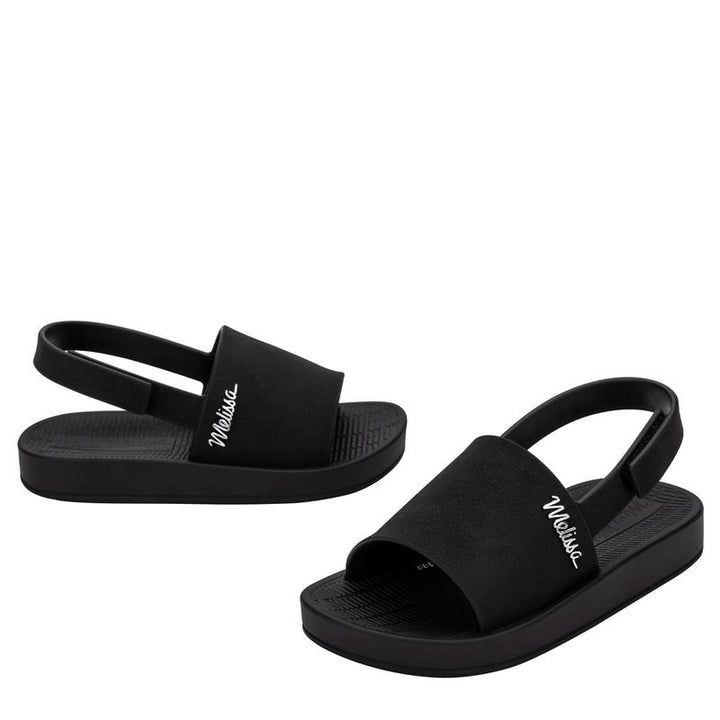 Sandália Mini Melissa Sun Sunset Baby na cor preta, com tira larga única, fechamento traseiro em velcro e solado reto – calçado leve, seguro e confortável para bebês.

Palavra-chave principal:
Mini Melissa Sun Sunset Baby

Palavras-chave relacionadas:
Melissa 35764, sandália preta bebê, slide infantil Melissa, sandália com velcro, calçado confortável baby, Melissa tira larga, sandália segura infantil, Mini Melissa preta, sandália prática bebê, Melissa primeiros passos