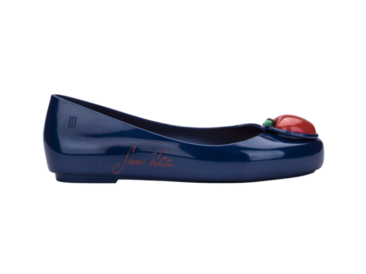 Sapatilha Mini Melissa Sweet Love + Disney Princess na cor azul, inspirada na Branca de Neve, com laço no cabedal e acabamento brilhante – calçado infantil encantador e confortável.

Palavra-chave principal:
Mini Melissa Sweet Love Disney Princess

Palavras-chave relacionadas:
Melissa 33448, sapatilha Branca de Neve, Melissa azul infantil, sapatilha com laço, calçado infantil Disney, Melissa princesa, Mini Melissa azul, sapatilha temática Melissa, calçado confortável infantil, Melissa brilho infantil