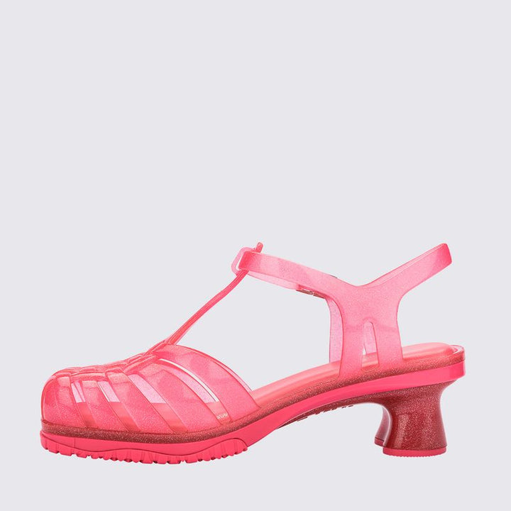 Sandália infantil Mini Melissa Vixen na cor rosa transparente, com tiras cruzadas e acabamento translúcido. Produzida em Melflex, é leve, confortável e estilosa, ideal para o dia a dia das crianças com muito charme e praticidade