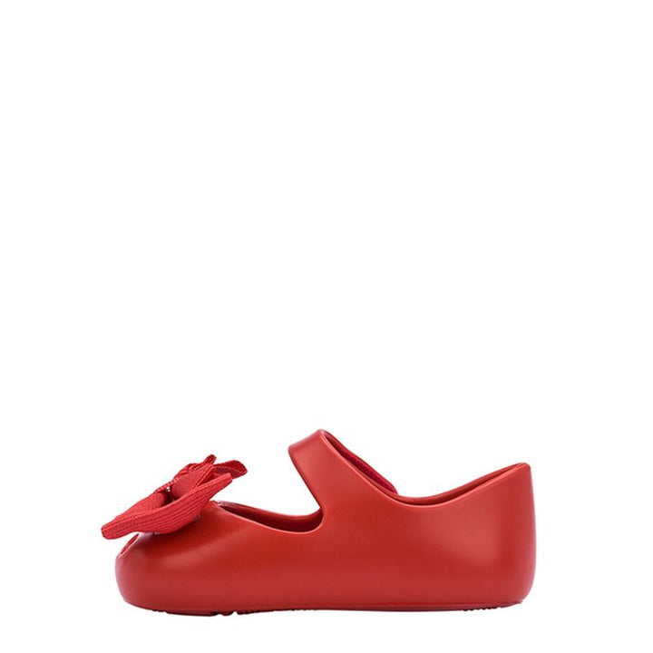 Sapatinho infantil My First Melissa na cor vermelha, com acabamento fosco, modelo fechado e laço decorativo no cabedal. Confeccionado em Melflex, é leve, flexível e perfeito para os primeiros passos com conforto, segurança e um toque clássico e vibrante.

Palavra-chave principal: My First Melissa
Palavras-chave relacionadas: sapatinho baby vermelho, calçado infantil Melissa, Melflex, sapato com laço, conforto para bebês, primeiro calçado clássico.