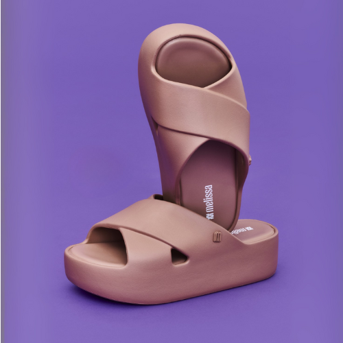 Melissa Free Cross Sandália Plataforma Adulto Marrom 37857 – sandália confortável e moderna com tiras cruzadas e solado robusto, ideal para looks urbanos com estilo e praticidade.

🔑 Palavra-chave principal:
Melissa Free Cross Sandália Plataforma Adulto Marrom

🔍 Palavras-chave relacionadas (LSI):
Sandália Melissa Free marrom, sandália plataforma Melissa, Melissa de tiras cruzadas, sandália confortável Melissa