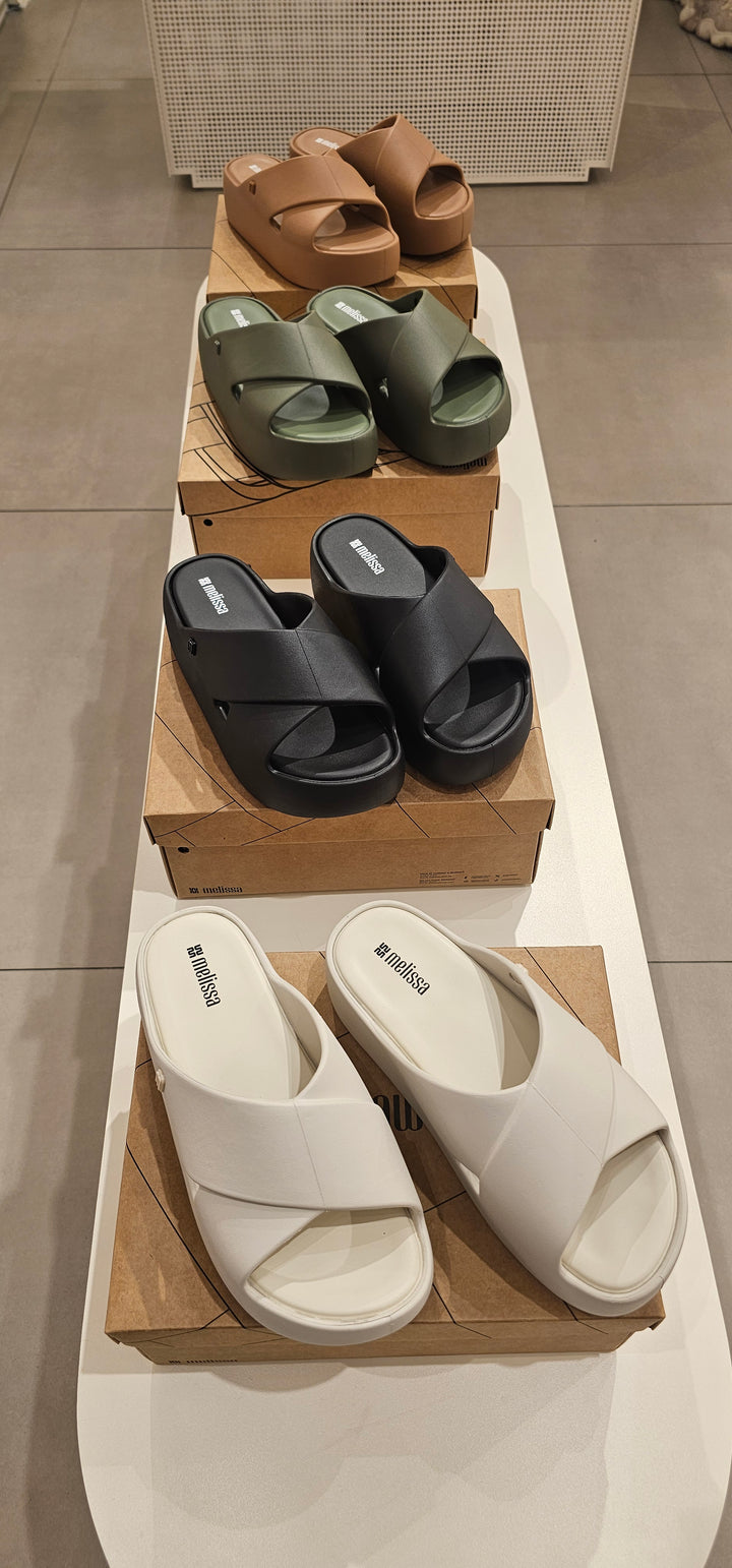 Melissa Free Cross Sandália Plataforma Adulto Marrom 37857 – sandália confortável e moderna com tiras cruzadas e solado robusto, ideal para looks urbanos com estilo e praticidade.

🔑 Palavra-chave principal:
Melissa Free Cross Sandália Plataforma Adulto Marrom

🔍 Palavras-chave relacionadas (LSI):
Sandália Melissa Free marrom, sandália plataforma Melissa, Melissa de tiras cruzadas, sandália confortável Melissa