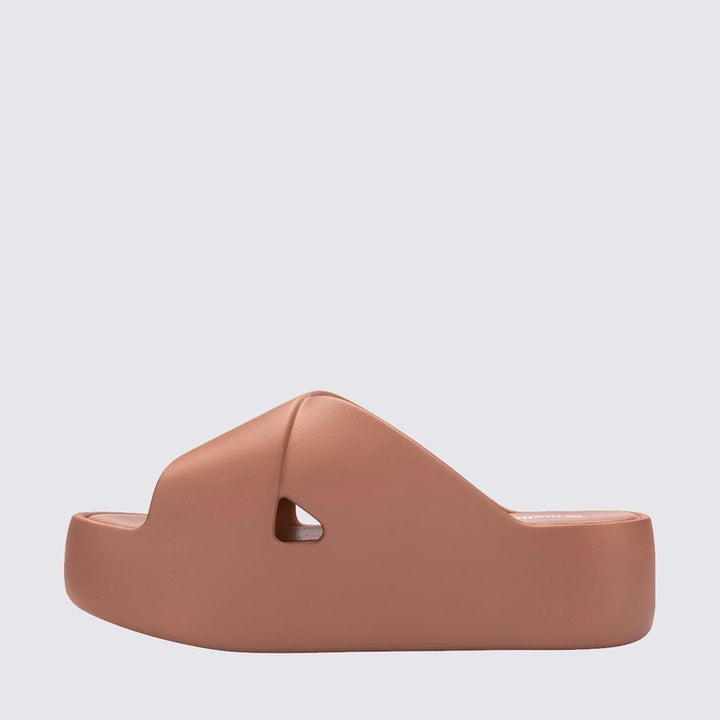 Melissa Free Cross Sandália Plataforma Adulto Marrom 37857 – sandália confortável e moderna com tiras cruzadas e solado robusto, ideal para looks urbanos com estilo e praticidade.

🔑 Palavra-chave principal:
Melissa Free Cross Sandália Plataforma Adulto Marrom

🔍 Palavras-chave relacionadas (LSI):
Sandália Melissa Free marrom, sandália plataforma Melissa, Melissa de tiras cruzadas, sandália confortável Melissa