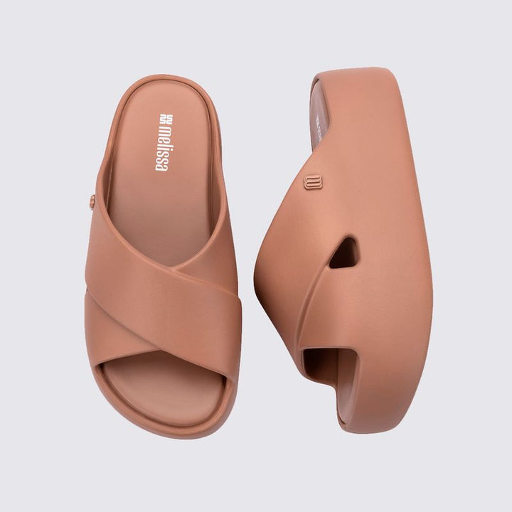 Melissa Free Cross Sandália Plataforma Adulto Marrom 37857 – sandália confortável e moderna com tiras cruzadas e solado robusto, ideal para looks urbanos com estilo e praticidade.

🔑 Palavra-chave principal:
Melissa Free Cross Sandália Plataforma Adulto Marrom

🔍 Palavras-chave relacionadas (LSI):
Sandália Melissa Free marrom, sandália plataforma Melissa, Melissa de tiras cruzadas, sandália confortável Melissa