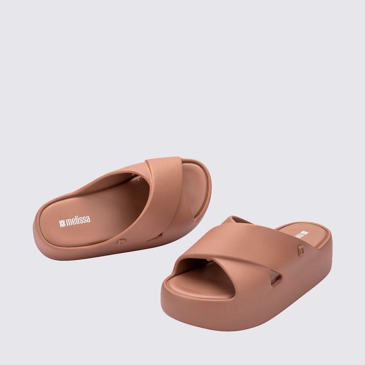Melissa Free Cross Sandália Plataforma Adulto Marrom 37857 – sandália confortável e moderna com tiras cruzadas e solado robusto, ideal para looks urbanos com estilo e praticidade.

🔑 Palavra-chave principal:
Melissa Free Cross Sandália Plataforma Adulto Marrom

🔍 Palavras-chave relacionadas (LSI):
Sandália Melissa Free marrom, sandália plataforma Melissa, Melissa de tiras cruzadas, sandália confortável Melissa