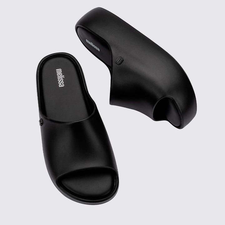 Sandália Melissa Free Platform Slide adulto na cor bege, com tira larga, solado plataforma e design minimalista – calçado moderno, confortável e versátil para o dia a dia.

Palavra-chave principal:
Melissa Free Platform Slide

Palavras-chave relacionadas:
Melissa 35859, slide bege Melissa, sandália plataforma Melissa, calçado confortável, Melissa com tira larga, sandália minimalista, Melissa casual, sandália moderna, Melissa dia a dia, plataforma bege