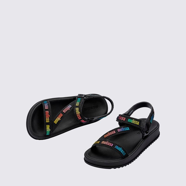 Sandália infantil Mini Melissa Stripes M.Lover na cor preta, com tiras cruzadas e fechamento em velcro no tornozelo. Confeccionada em Melflex, é leve, confortável e segura, ideal para o uso diário com estilo e praticidade.

Palavra-chave principal: Mini Melissa Stripes M.Lover Infantil
Palavras-chave relacionadas: sandália preta infantil, Melflex, tiras cruzadas, fechamento em velcro, calçado infantil confortável, estilo básico e versátil.