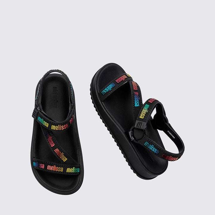 Sandália infantil Mini Melissa Stripes M.Lover na cor preta, com tiras cruzadas e fechamento em velcro no tornozelo. Confeccionada em Melflex, é leve, confortável e segura, ideal para o uso diário com estilo e praticidade.

Palavra-chave principal: Mini Melissa Stripes M.Lover Infantil
Palavras-chave relacionadas: sandália preta infantil, Melflex, tiras cruzadas, fechamento em velcro, calçado infantil confortável, estilo básico e versátil.