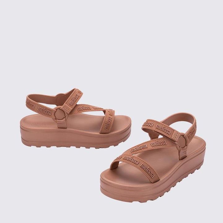 Papete Melissa Stripes Platform M Lover Adulto 37831 – sandália papete com tiras largas e solado plataforma, design moderno e confortável, perfeita para looks urbanos com atitude.

🔑 Palavra-chave principal:
Papete Melissa Stripes Platform M Lover Adulto

🔍 Palavras-chave relacionadas:
Papete Melissa, Melissa Stripes plataforma, sandália Melissa M Lover, papete confortável Melissa
