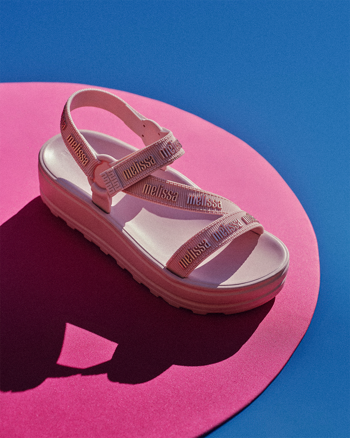 Papete Melissa Stripes Platform M Lover Adulto Rosa 37831 – sandália papete com tiras largas e solado plataforma, design moderno e confortável, perfeita para looks urbanos com atitude.

🔑 Palavra-chave principal:
Papete Melissa Stripes Platform M Lover Adulto Rosa

🔍 Palavras-chave relacionadas:
Papete Melissa rosa, Melissa Stripes plataforma, sandália Melissa M Lover, papete confortável Melissa