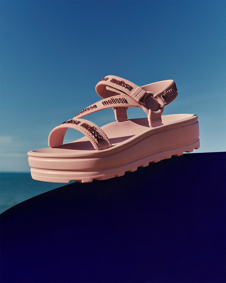 Papete Melissa Stripes Platform M Lover Adulto Rosa 37831 – sandália papete com tiras largas e solado plataforma, design moderno e confortável, perfeita para looks urbanos com atitude.

🔑 Palavra-chave principal:
Papete Melissa Stripes Platform M Lover Adulto Rosa

🔍 Palavras-chave relacionadas:
Papete Melissa rosa, Melissa Stripes plataforma, sandália Melissa M Lover, papete confortável Melissa