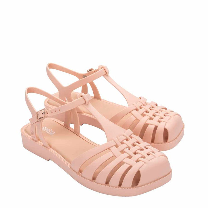 Sandália Melissa Aranha Quadrada adulto na cor bege, com tiras em estilo fisherman, bico quadrado e fecho lateral – calçado retrô, moderno e confortável.

Palavra-chave principal:
Melissa Aranha Quadrada

Palavras-chave relacionadas:
Melissa 31953, sandália bege Melissa, sandália aranha Melissa, bico quadrado Melissa, sandália fisherman, calçado retrô moderno, Melissa com fecho, sandália confortável, Melissa adulto, sandália casual