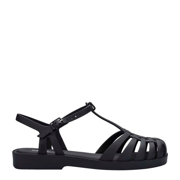 Sandália Melissa Aranha Quadrada adulto na cor preta, com tiras estilo fisherman, bico quadrado e fecho lateral – calçado retrô, versátil e confortável para o dia a dia.

Palavra-chave principal:
Melissa Aranha Quadrada

Palavras-chave relacionadas:
Melissa 31953, sandália preta Melissa, sandália aranha preta, bico quadrado Melissa, sandália fisherman, Melissa com fecho lateral, calçado retrô moderno, sandália confortável, Melissa casual, Melissa adulto