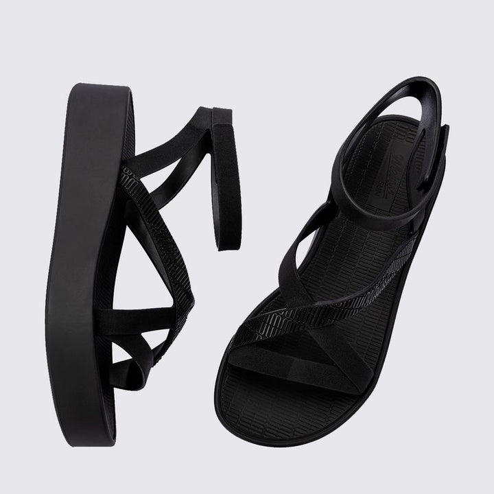 Sandália Melissa Sun Barra Platform adulto na cor preta, com tiras largas, solado plataforma e fecho ajustável – calçado moderno, robusto e confortável para o dia a dia.

Palavra-chave principal:
Melissa Sun Barra Platform

Palavras-chave relacionadas:
Melissa 36065, sandália plataforma preta, sandália preta Melissa, Melissa com tiras largas, sandália com fecho, calçado confortável, Melissa robusta, plataforma casual, sandália moderna, Melissa adulta