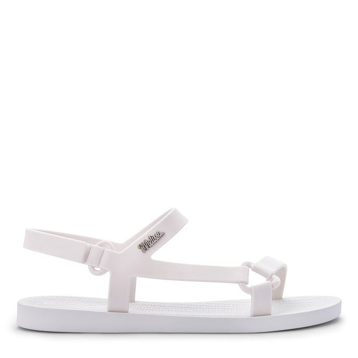 Sandália Melissa Sun Downtown adulto na cor branca, com tiras largas, fechamento em velcro e solado reto – calçado leve e moderno para looks casuais.

Palavra-chave principal:
Melissa Sun Downtown Adulto

Palavras-chave relacionadas:
Sandália branca Melissa
Melissa adulta casual
Melissa 33505
Sandália com velcro
Calçado confortável feminino
Melissa verão
Sandália minimalista
Melissa solado reto
Sandália casual branca
Melissa leve e prática