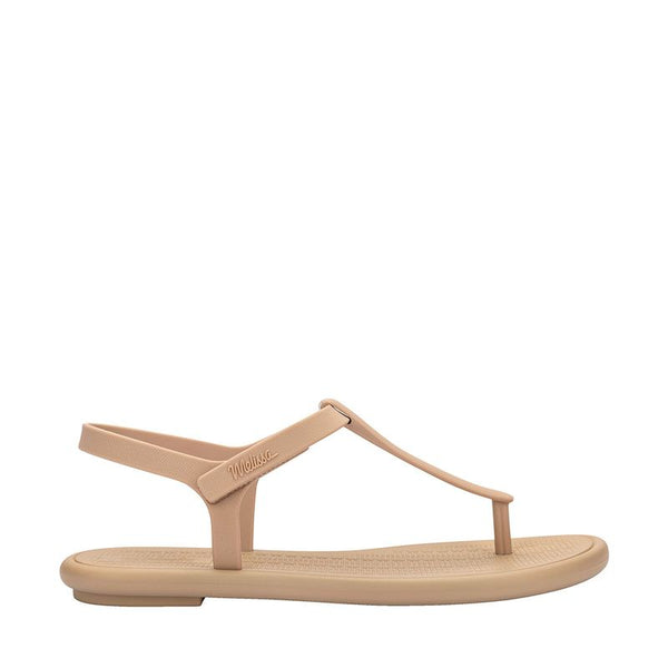 Sandália Melissa Sun Leme adulto na cor bege, com tiras largas, fechamento em velcro e solado anatômico – calçado leve, confortável e versátil para o uso diário.

Palavra-chave principal:
Melissa Sun Leme Adulto

Palavras-chave relacionadas:
Sandália Melissa bege
Melissa 35810
Sandália com velcro
Calçado confortável Melissa
Melissa anatômica
Sandália casual feminina
Melissa verão
Sandália leve adulto
Tiras largas Melissa
Sandália neutra