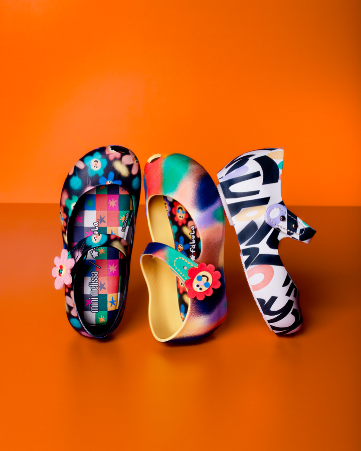 Sandália Mini Melissa Ultragirl + Fábula Baby preto e verde, com aplique de tucano e fecho em velcro – calçado confortável e divertido para bebês.

Palavra-chave principal:
Mini Melissa Ultragirl Fábula Baby

Palavras-chave relacionadas:
Melissa 35842, sandália infantil tucano, Melissa Fábula bebê, sandália preto e verde, Melissa com velcro, Mini Melissa Fábula, calçado infantil divertido, Melissa baby confortável, sandália bebê estilosa, Melissa primeiros passos