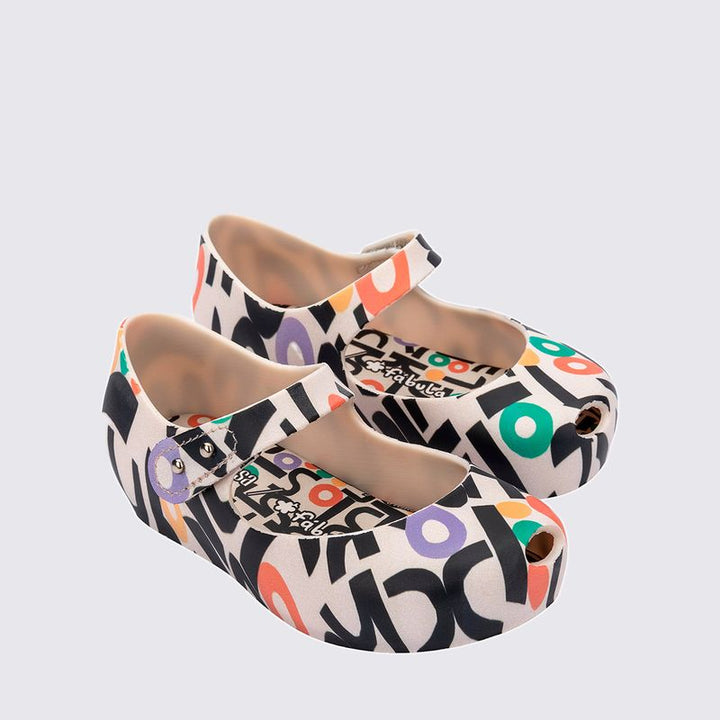 Sandália Mini Melissa Ultragirl + Fábula Baby bege e preta, com aplique de tucano e fecho em velcro – calçado confortável e divertido para bebês.

Palavra-chave principal:
Mini Melissa Ultragirl Fábula Baby

Palavras-chave relacionadas:
Melissa 35842, sandália infantil tucano, Melissa Fábula bebê, sandália bege e preta, Melissa com velcro, Mini Melissa Fábula, calçado infantil divertido, Melissa baby confortável, sandália bebê estilosa, Melissa primeiros passos