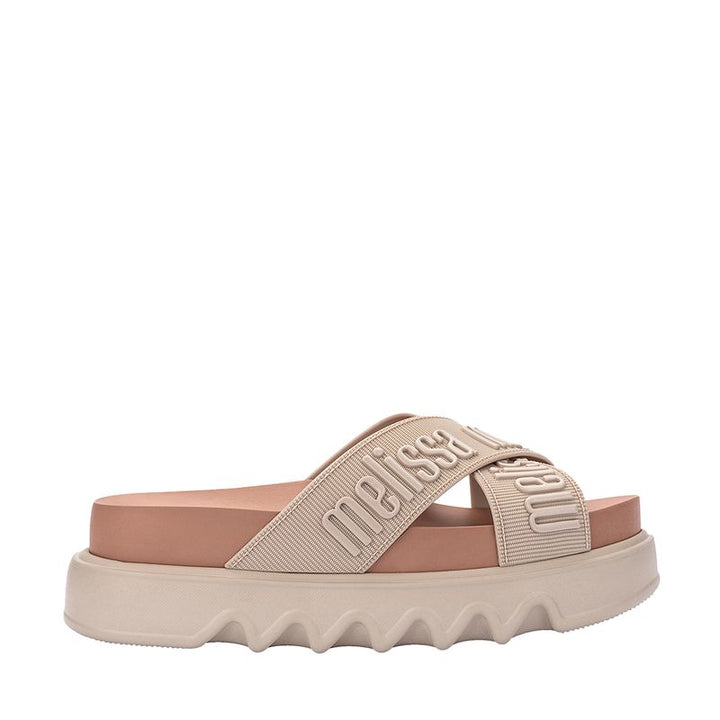 Sandália Melissa Cross M Lover Platform Adulto 37368 – sandália plataforma com tiras cruzadas em Melflex, solado robusto e palmilha anatômica, unindo conforto e estilo moderno para looks urbanos.

🔑 Palavra-chave principal:
Sandália Melissa Cross M Lover Platform Adulto 37368

🔍 Palavras-chave relacionadas:
Melissa Cross plataforma, sandália Melissa M Lover, Melissa tiras cruzadas, sandália confortável Melissa