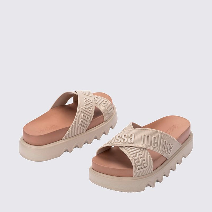 Sandália Melissa Cross M Lover Platform Adulto 37368 – sandália plataforma com tiras cruzadas em Melflex, solado robusto e palmilha anatômica, unindo conforto e estilo moderno para looks urbanos.

🔑 Palavra-chave principal:
Sandália Melissa Cross M Lover Platform Adulto 37368

🔍 Palavras-chave relacionadas:
Melissa Cross plataforma, sandália Melissa M Lover, Melissa tiras cruzadas, sandália confortável Melissa