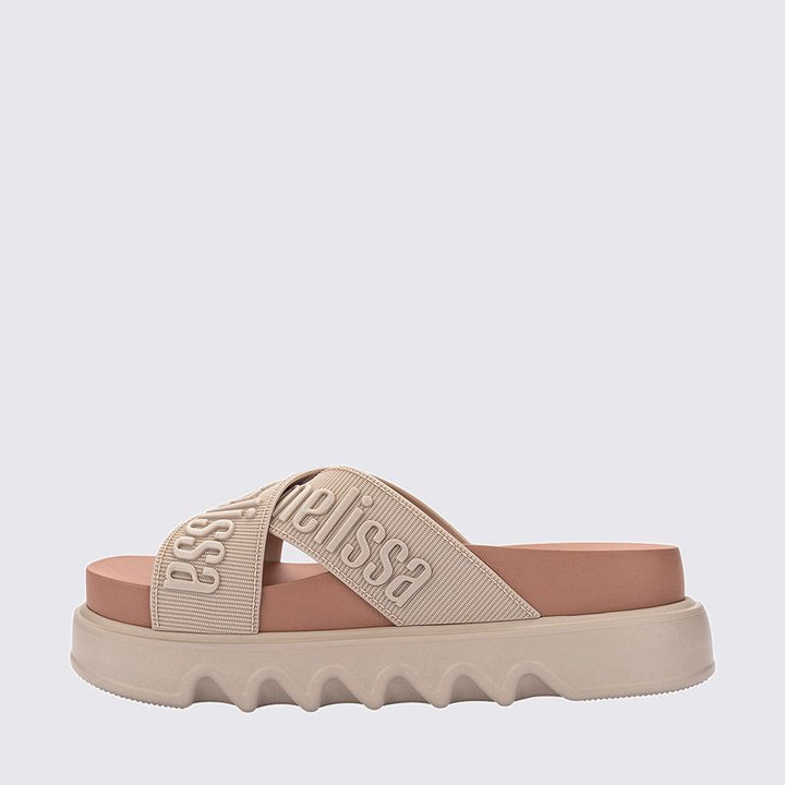 Sandália Melissa Cross M Lover Platform Adulto 37368 – sandália plataforma com tiras cruzadas em Melflex, solado robusto e palmilha anatômica, unindo conforto e estilo moderno para looks urbanos.

🔑 Palavra-chave principal:
Sandália Melissa Cross M Lover Platform Adulto 37368

🔍 Palavras-chave relacionadas:
Melissa Cross plataforma, sandália Melissa M Lover, Melissa tiras cruzadas, sandália confortável Melissa
