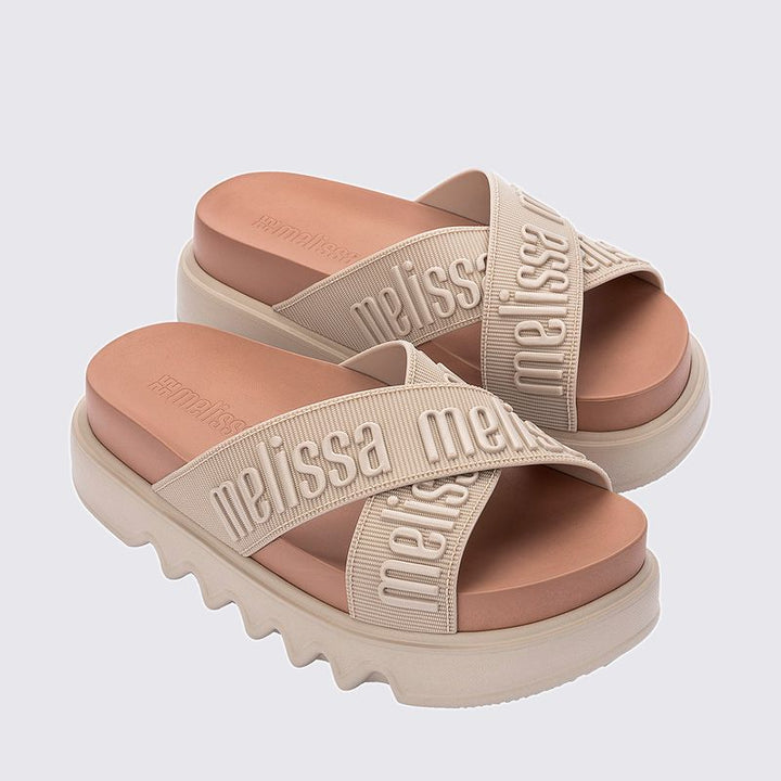 Sandália Melissa Cross M Lover Platform Adulto 37368 – sandália plataforma com tiras cruzadas em Melflex, solado robusto e palmilha anatômica, unindo conforto e estilo moderno para looks urbanos.

🔑 Palavra-chave principal:
Sandália Melissa Cross M Lover Platform Adulto 37368

🔍 Palavras-chave relacionadas:
Melissa Cross plataforma, sandália Melissa M Lover, Melissa tiras cruzadas, sandália confortável Melissa