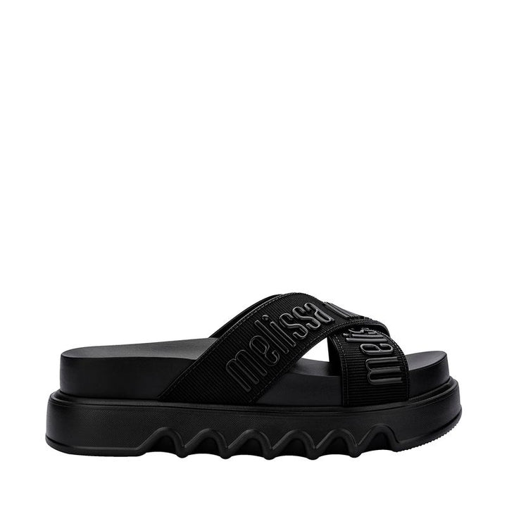 Sandália Melissa Cross M Lover Platform Adulto 37368 – sandália plataforma com tiras cruzadas em Melflex, solado robusto e palmilha anatômica, unindo conforto e estilo moderno para looks urbanos.

🔑 Palavra-chave principal:
Sandália Melissa Cross M Lover Platform Adulto 37368

🔍 Palavras-chave relacionadas:
Melissa Cross plataforma, sandália Melissa M Lover, Melissa tiras cruzadas, sandália confortável Melissa
