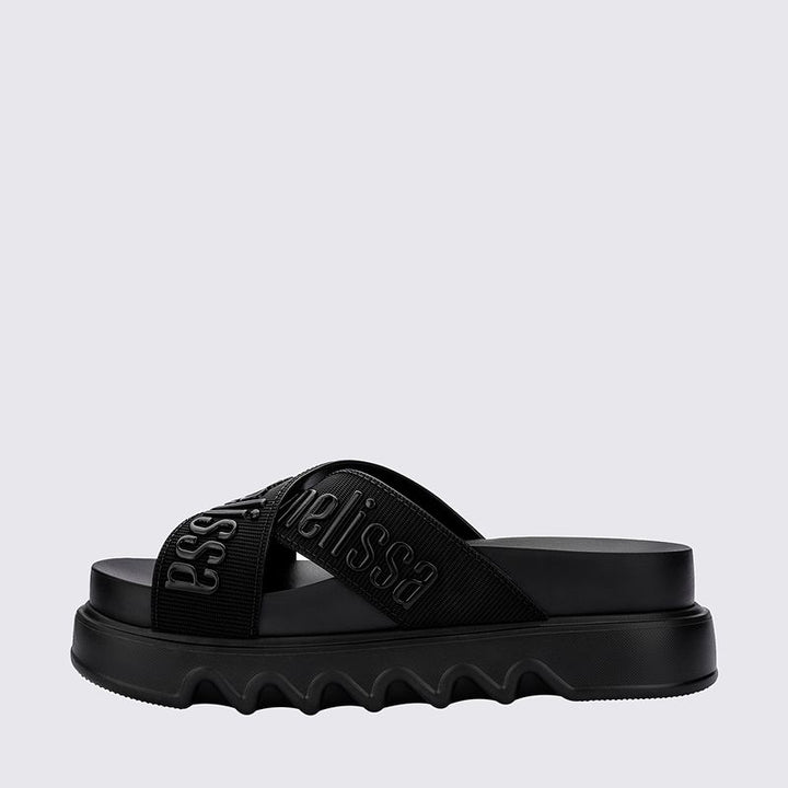 Sandália Melissa Cross M Lover Platform Adulto 37368 – sandália plataforma com tiras cruzadas em Melflex, solado robusto e palmilha anatômica, unindo conforto e estilo moderno para looks urbanos.

🔑 Palavra-chave principal:
Sandália Melissa Cross M Lover Platform Adulto 37368

🔍 Palavras-chave relacionadas:
Melissa Cross plataforma, sandália Melissa M Lover, Melissa tiras cruzadas, sandália confortável Melissa