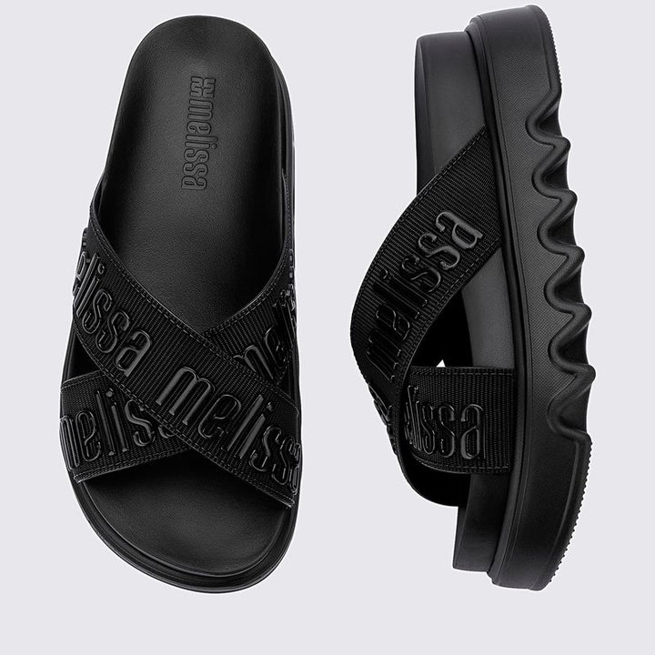 Sandália Melissa Cross M Lover Platform Adulto 37368 – sandália plataforma com tiras cruzadas em Melflex, solado robusto e palmilha anatômica, unindo conforto e estilo moderno para looks urbanos.

🔑 Palavra-chave principal:
Sandália Melissa Cross M Lover Platform Adulto 37368

🔍 Palavras-chave relacionadas:
Melissa Cross plataforma, sandália Melissa M Lover, Melissa tiras cruzadas, sandália confortável Melissa