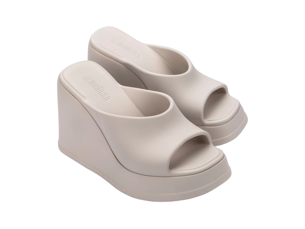 Sandália Melissa Free Slip Adulto 38046 – sandália slide minimalista em Melflex, com palmilha anatômica e solado leve, unindo conforto e praticidade em um design versátil.

🔑 Palavra-chave principal:
Sandália Melissa Free Slip Adulto 38046

🔍 Palavras-chave relacionadas:
Melissa Free Slip, sandália slide Melissa, sandália confortável adulto, Melissa prática dia a dia
