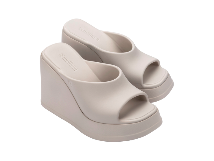 Sandália Melissa Free Slip Adulto 38046 – sandália slide minimalista em Melflex, com palmilha anatômica e solado leve, unindo conforto e praticidade em um design versátil.

🔑 Palavra-chave principal:
Sandália Melissa Free Slip Adulto 38046

🔍 Palavras-chave relacionadas:
Melissa Free Slip, sandália slide Melissa, sandália confortável adulto, Melissa prática dia a dia