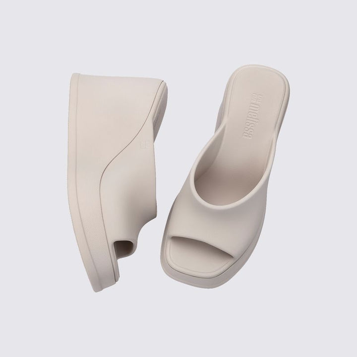 Sandália Melissa Free Slip Adulto 38046 – sandália slide minimalista em Melflex, com palmilha anatômica e solado leve, unindo conforto e praticidade em um design versátil.

🔑 Palavra-chave principal:
Sandália Melissa Free Slip Adulto 38046

🔍 Palavras-chave relacionadas:
Melissa Free Slip, sandália slide Melissa, sandália confortável adulto, Melissa prática dia a dia