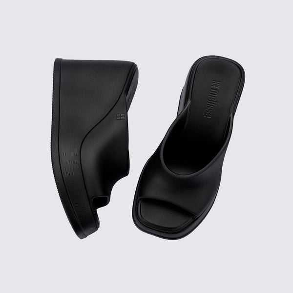 Melissa Free Slip Preto 38046 – plataforma anabela 11 cm com gáspea em EVA Soft e sola estável