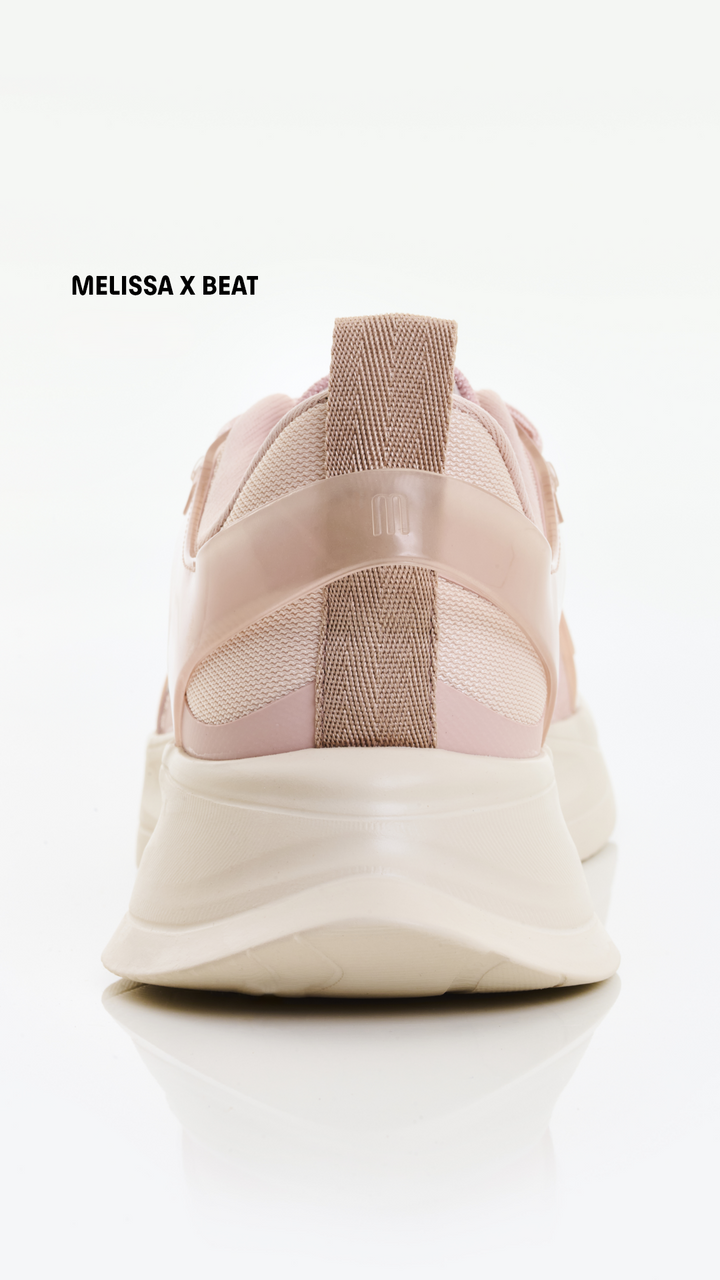 Sneaker Melissa X Beat I Adulto Bege 39505 – tênis casual em Melflex com design moderno e acabamento monocromático, solado robusto e confortável, ideal para compor looks urbanos com estilo e praticidade.

🔑 Palavra-chave principal:
Sneaker Melissa X Beat I Adulto Bege 39505

🔍 Palavras-chave relacionadas:
Tênis Melissa bege, Melissa X Beat I, sneaker Melissa adulto, tênis casual Melissa