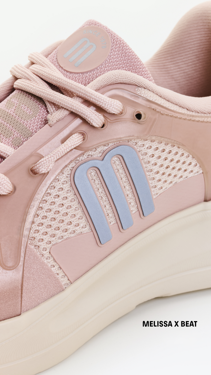 Sneaker Melissa X Beat I Adulto Bege 39505 – tênis casual em Melflex com design moderno e acabamento monocromático, solado robusto e confortável, ideal para compor looks urbanos com estilo e praticidade.

🔑 Palavra-chave principal:
Sneaker Melissa X Beat I Adulto Bege 39505

🔍 Palavras-chave relacionadas:
Tênis Melissa bege, Melissa X Beat I, sneaker Melissa adulto, tênis casual Melissa
