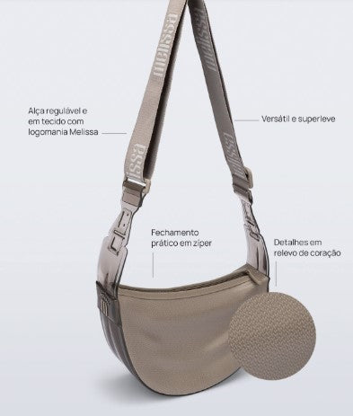 Bolsa de ombro Melissa Vibe Bag com alça lgomania modelo 34441 – estilo urbano e funcional para o dia a dia

Palavra-chave principal:
Bolsa Melissa Vibe Bag

Palavras-chave relacionadas:
bolsa de ombro Melissa, Vibe Bag Melissa, modelo 34441, bolsa casual feminina, bolsa Melissa com alça, acessório Melissa original