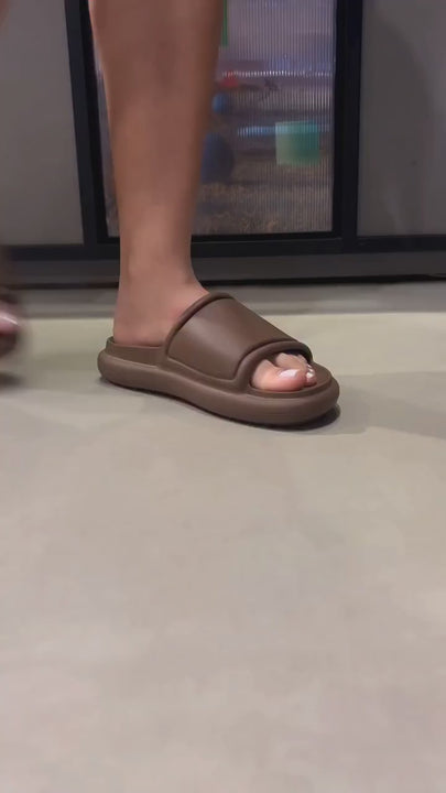 Chinelo Melissa Free Puff Slide Adulto 37722 – slide com tiras acolchoadas em Melflex, solado anatômico e design moderno, garantindo leveza e conforto no dia a dia.

🔑 Palavra-chave principal:
Chinelo Melissa Free Puff Slide Adulto 37722

🔍 Palavras-chave relacionadas:
Melissa Free Puff Slide, chinelo acolchoado Melissa, slide confortável Melissa, chinelo leve Melissa