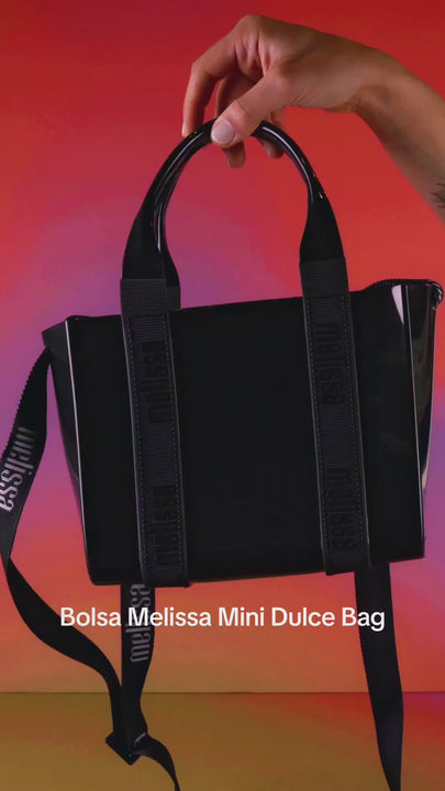 Bolsa Melissa Mini Dulce Bag 34413 – bolsa compacta em Melflex com design minimalista e alça prática, perfeita para complementar looks modernos com charme e praticidade.

🔑 Palavra-chave principal:
Bolsa Melissa Mini Dulce Bag 34413

🔍 Palavras-chave relacionadas:
Melissa Mini Dulce Bag, bolsa pequena Melissa, bolsa prática Melissa, bolsa feminina Melissa